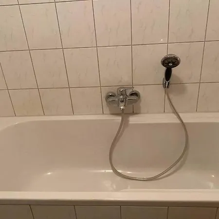 Apartment Lage In Rostock: 2-zimmerwohnung Mit Balkon Im 1.og Rostock