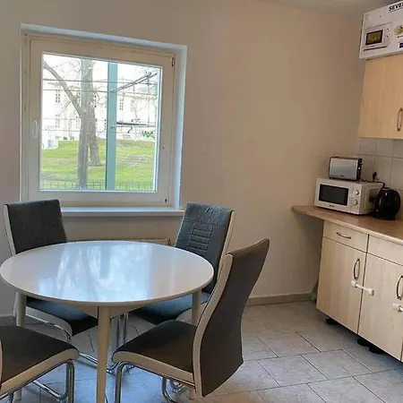 Lage In Rostock: 2-zimmerwohnung Mit Balkon Im 1.og *