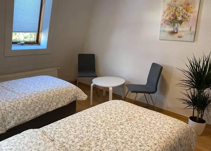 Lage In Rostock: 2-zimmerwohnung Mit Balkon Im 1.og *